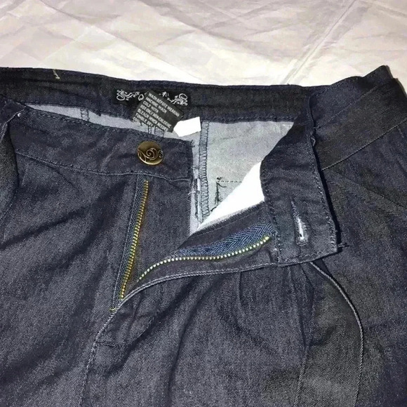 ๐ 4/$25 Like New QQMY Denim shorts w/ matching belt - Picture 2 of 9